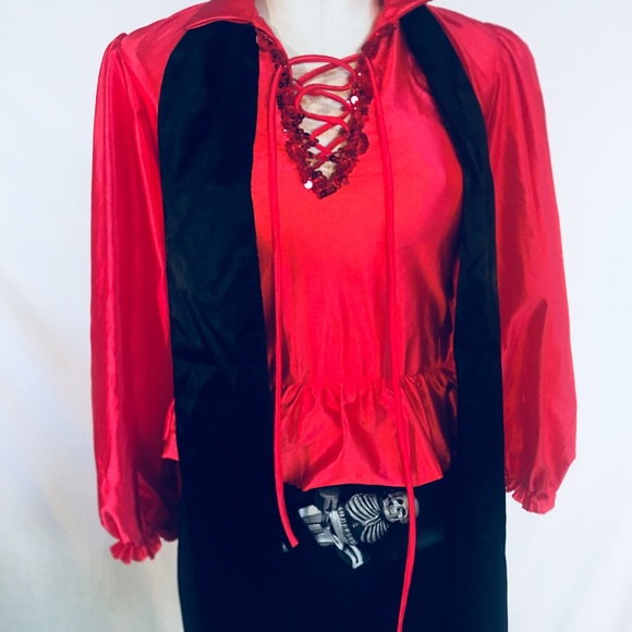 Kids or woman’s Pirate Costume - Picture 1 of 4